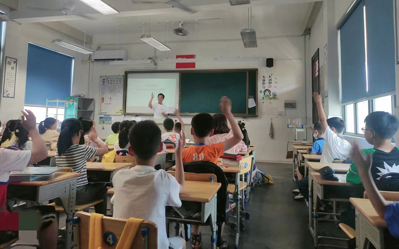 大石桥冯家小学